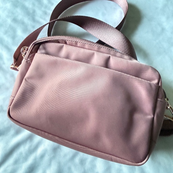 Lululemon Everywhere Crossbody Bag - Picture 2 of 9